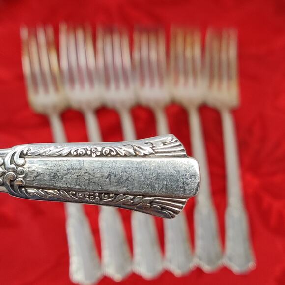 7X Wm Rogers TREASURE International Silver Plate Dinner Forks 1940 Silverware - Picture 1 of 14